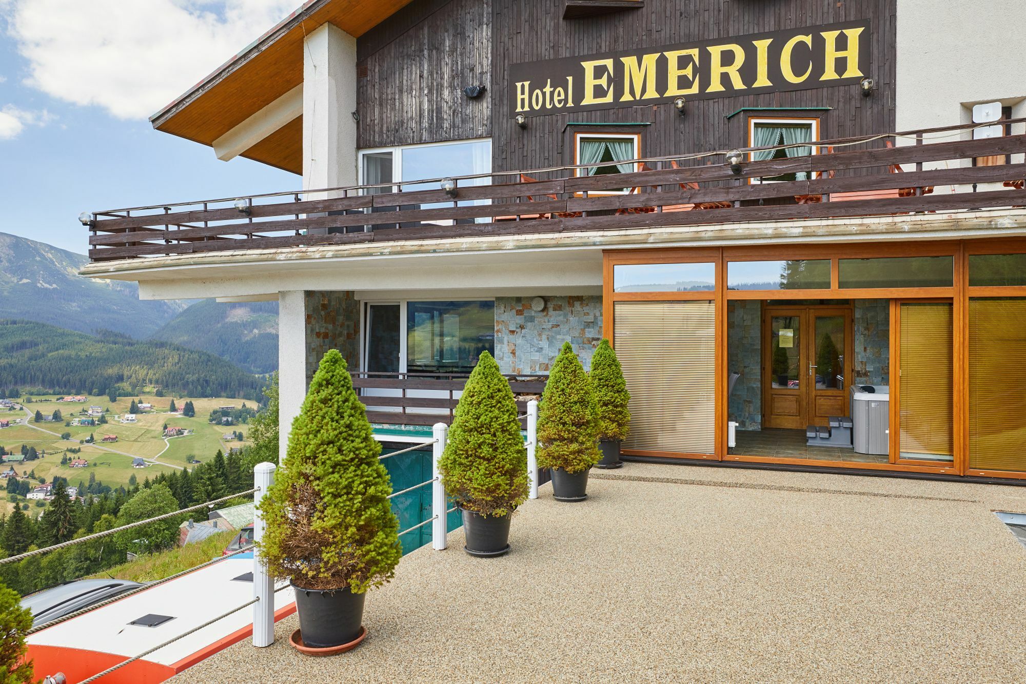 Hotel Emerich 3*